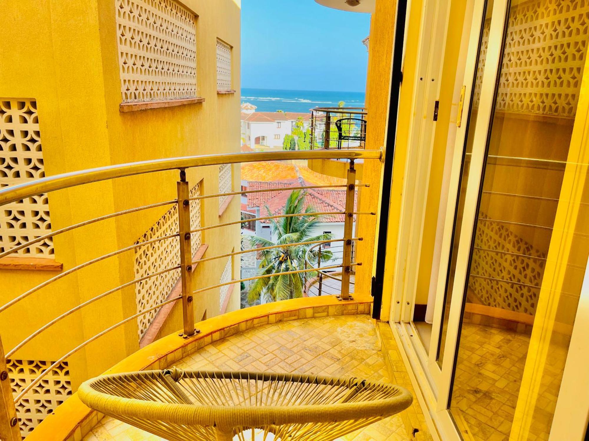 Elna'S Nyali - Work & Unwind - Pool, Sea Views, Ac & Fast Wi-Fi Bed & Breakfast Mombasa Exterior photo