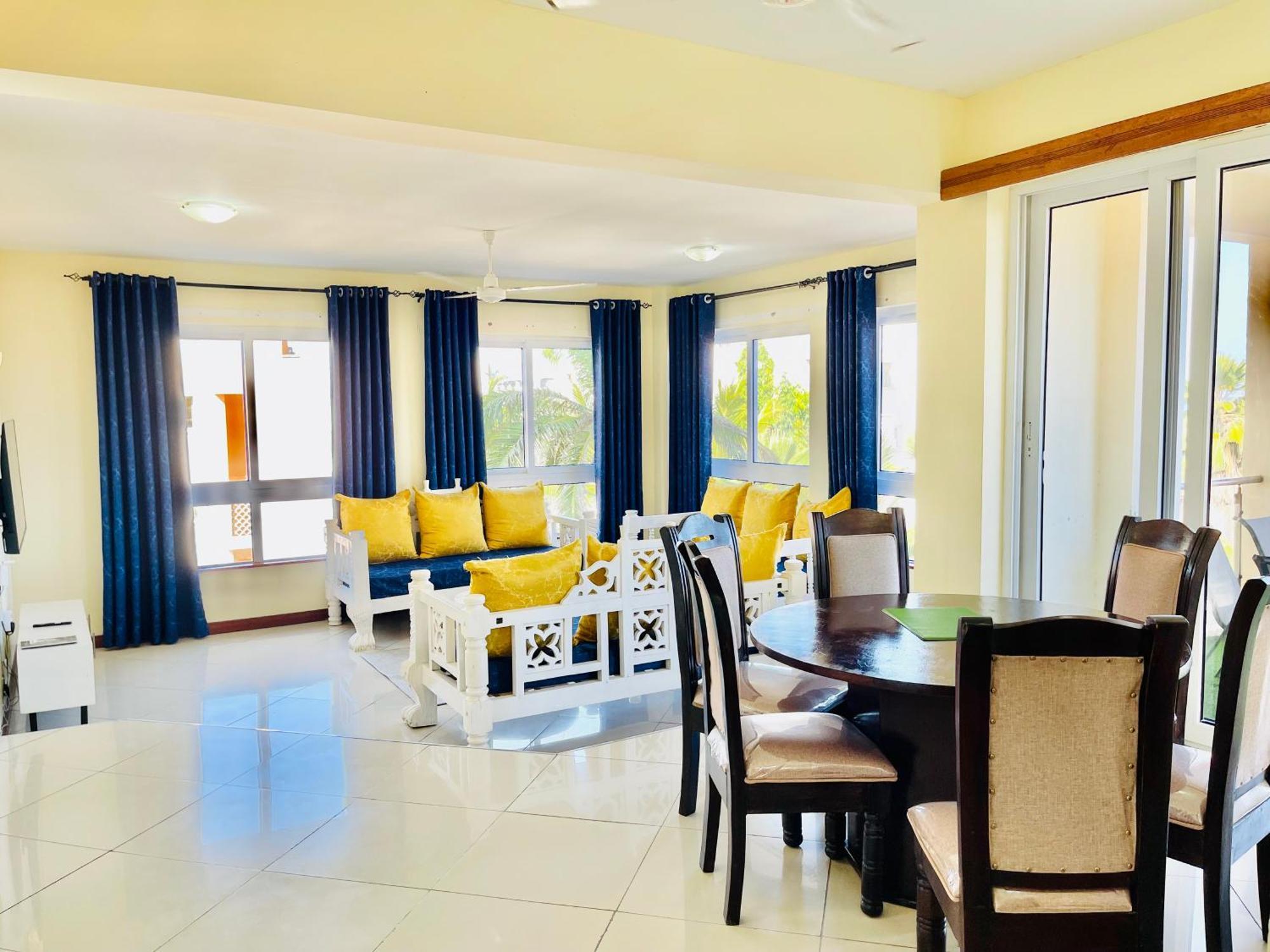 Elna'S Nyali - Work & Unwind - Pool, Sea Views, Ac & Fast Wi-Fi Bed & Breakfast Mombasa Exterior photo